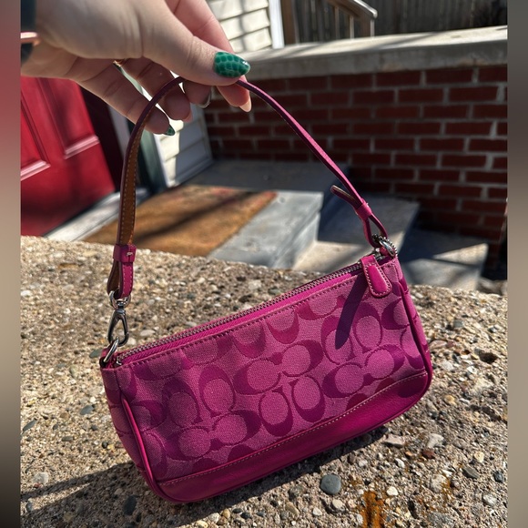 Coach Handbags - Vintage Y2K Coach Hamptons Demi Shoulder Bag Baguette Clutch Pink No. 6094